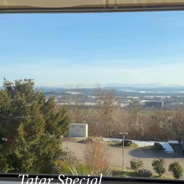 Kulinarische Highlights im Mövenpick Hotel Egerkingen
Wo Qualität auf Genuss trifft – erleben Sie vom 1. Januar bis 28. Februar 2026 unsere Tatar-Wochen voller Geschmacksmomente!
Lassen Sie sich von unseren Tatar Specials verführen:
👉 Rindfleisch-Tatar mit Birne, Speck & Raclettekäse – ein raffinierter Twist für Feinschmecker.
👉 Veganes Beluga-Linsen-Tatar mit Shiitake-Pilzen & drei Sorten Randen – farbenfroh, aromatisch und überraschend leicht.
Ob klassisch oder kreativ – im Mövenpick Hotel Egerkingen wird jede Variation zum Erlebnis für Gaumen und Sinne. ��✨
👉 Jetzt Tisch reservieren und sich durch unsere Tatar-Vielfalt begeistern lassen: https://www.lunchgate.ch/restaurant/moevenpick-egerkingen/