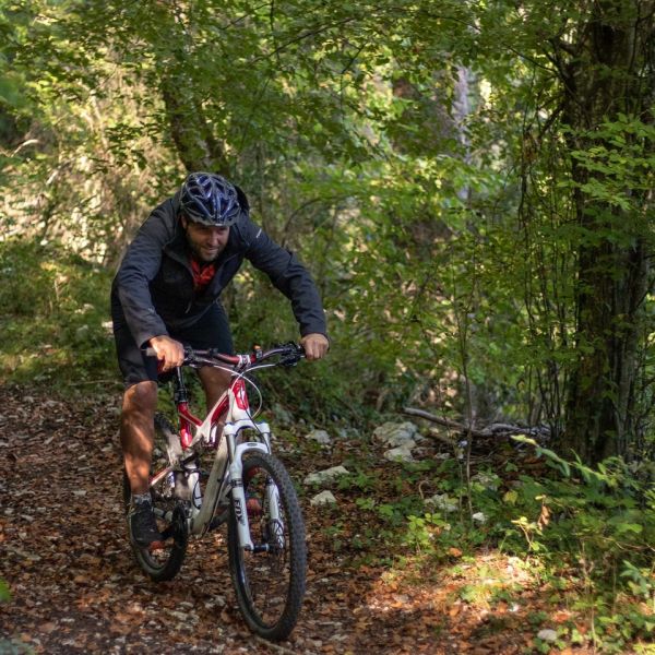 Skills und Trails am Jurasüdfuss

Am Jurasüdfuss gibt es eMTB-Touren und ein Übungsgelände für die Fahrtechnik.

eMTB-Touren in der Region
Übungsgelände zum Techniktraining

Mehr dazu:
https://www.egerkingentourismus.ch/entdecken/skills-und-trails/

#Egerkingen #Jurasüdfuss #eMTB #Trails #Gäu